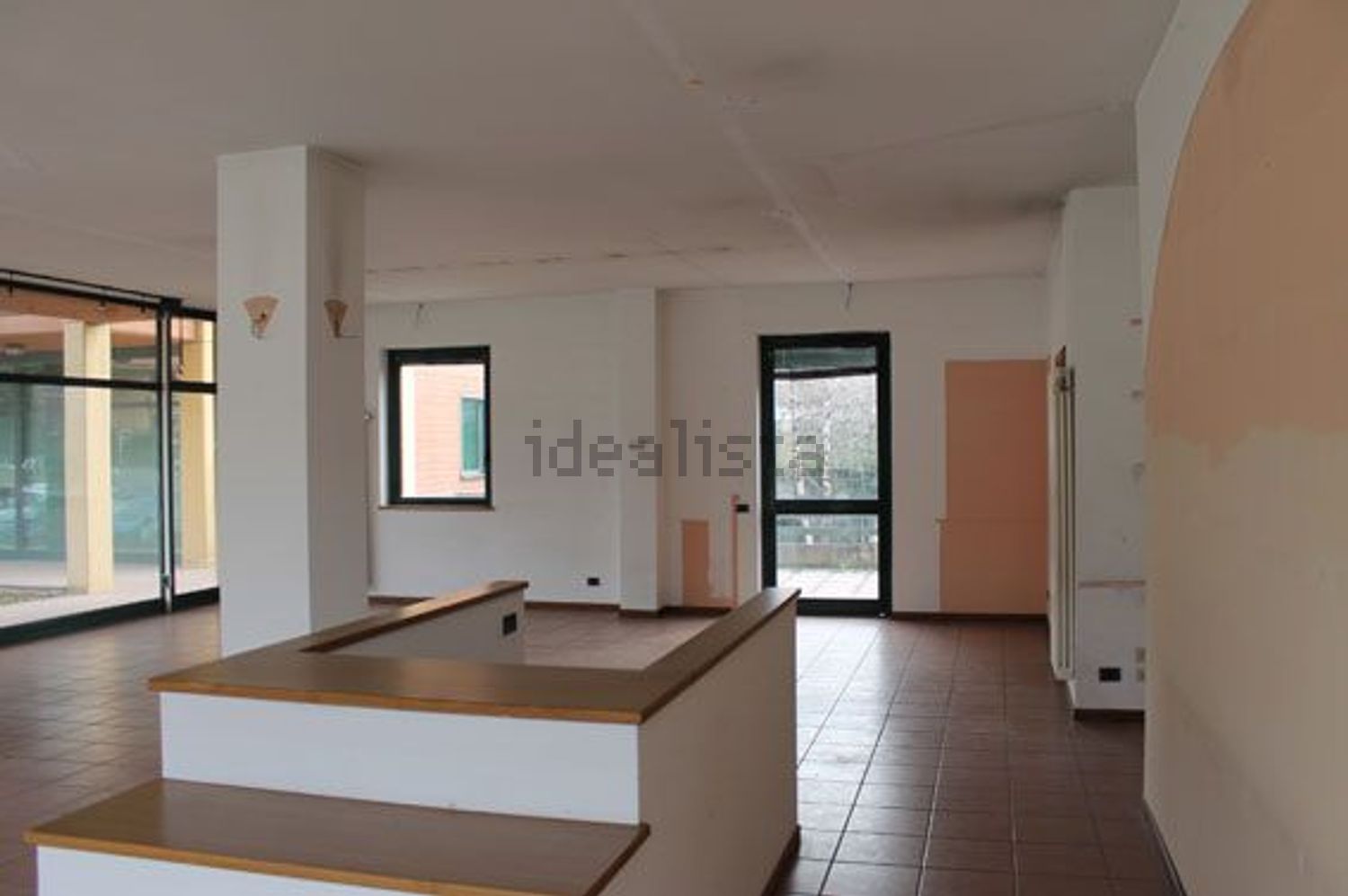 ufficio in affitto a Longone al Segrino