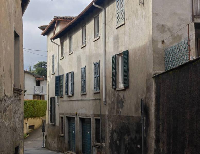 casa indipendente in vendita a Longone al Segrino