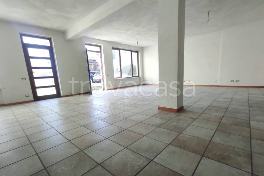 trivano in affitto a Luisago