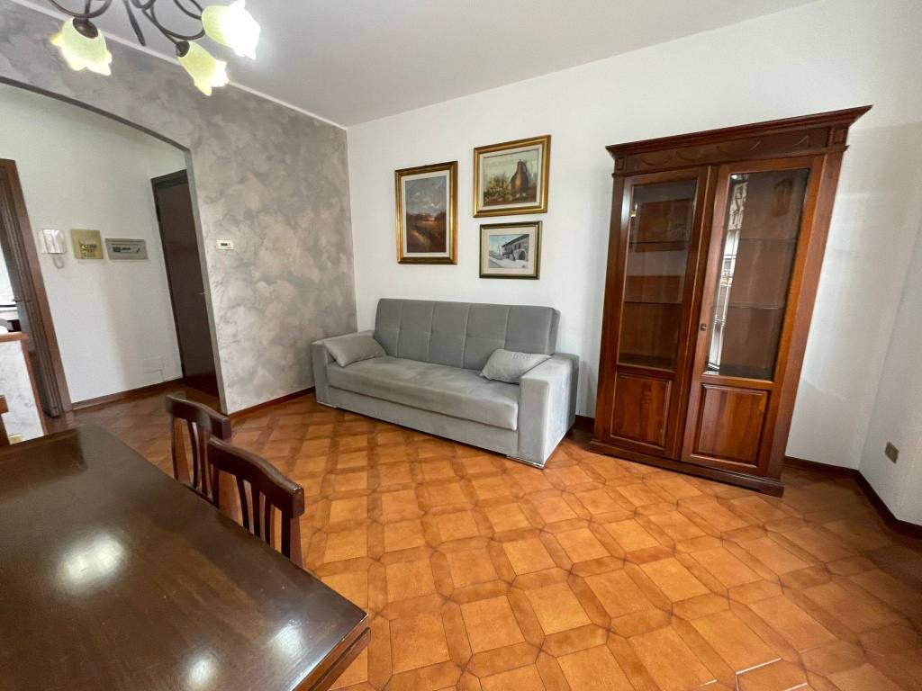 appartamento in affitto a Luisago