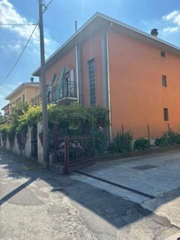 appartamento in affitto a Luisago