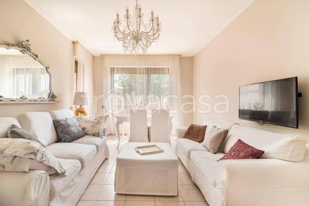 appartamento in affitto a Luisago