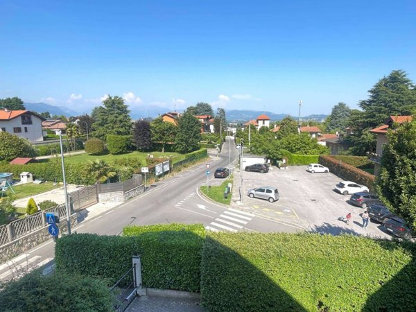 appartamento in affitto a Lurago d'Erba in zona Calpuno