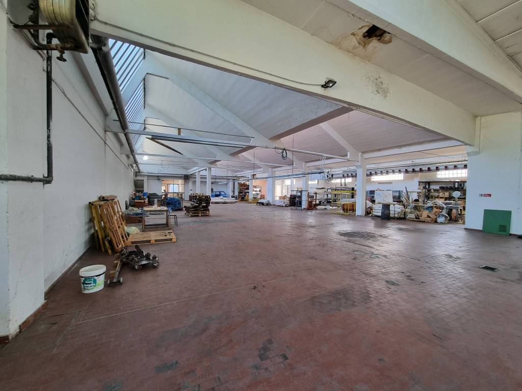locale commerciale in affitto a Lurate Caccivio