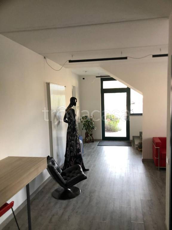 locale commerciale in affitto a Lurate Caccivio