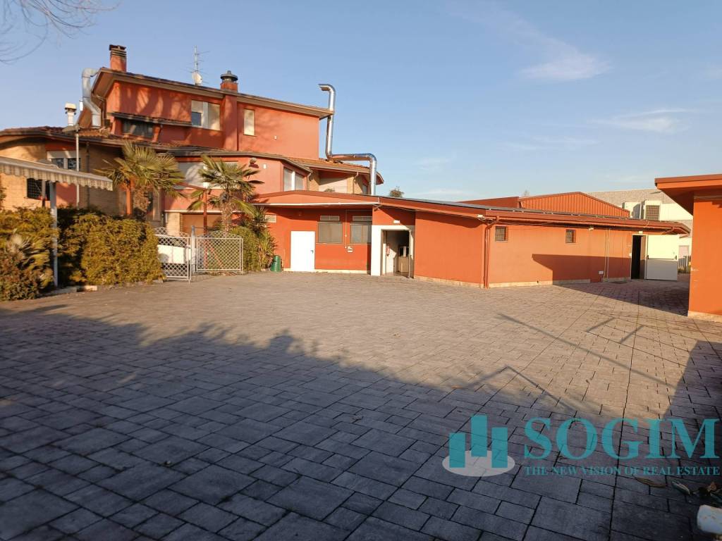 negozio in affitto a Lurate Caccivio