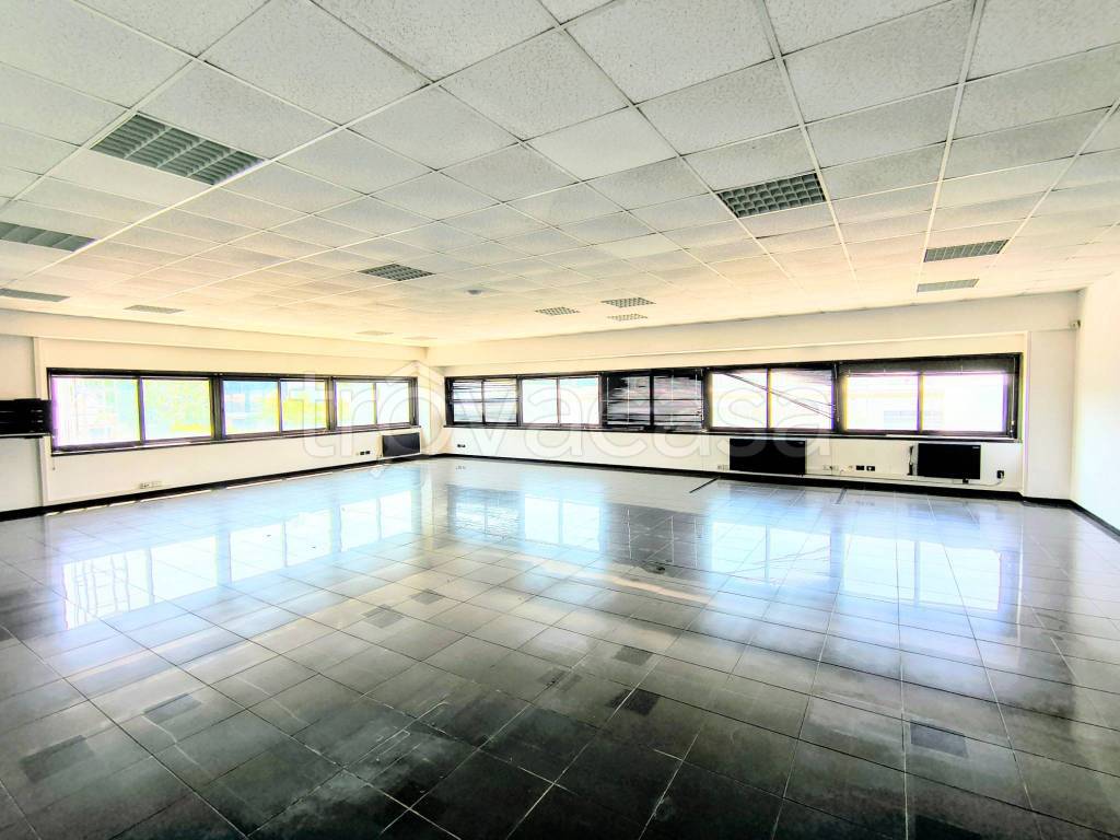 locale commerciale in affitto a Lurate Caccivio