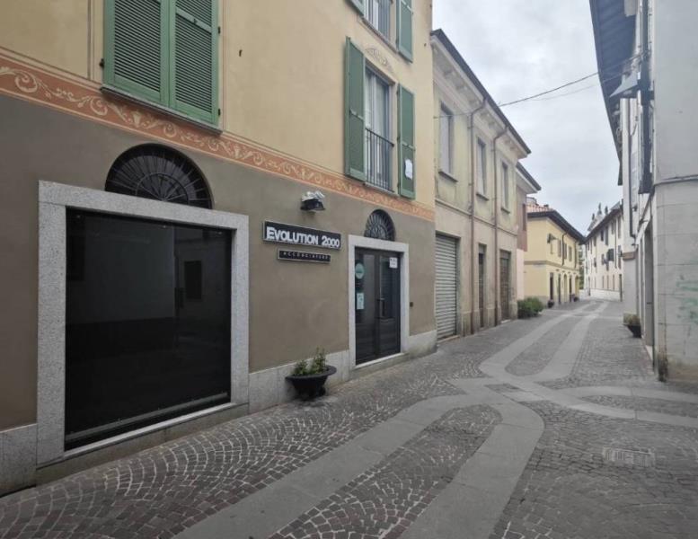 negozio in affitto a Mariano Comense