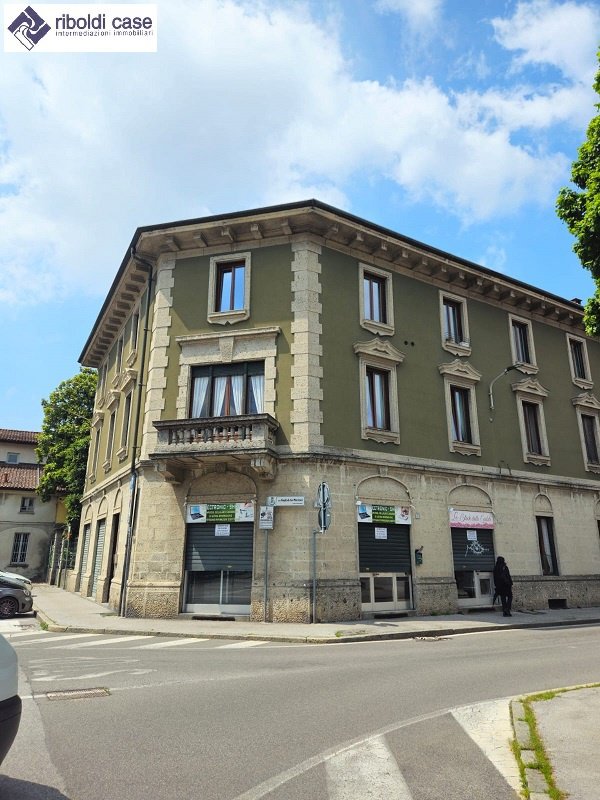 negozio in affitto a Mariano Comense