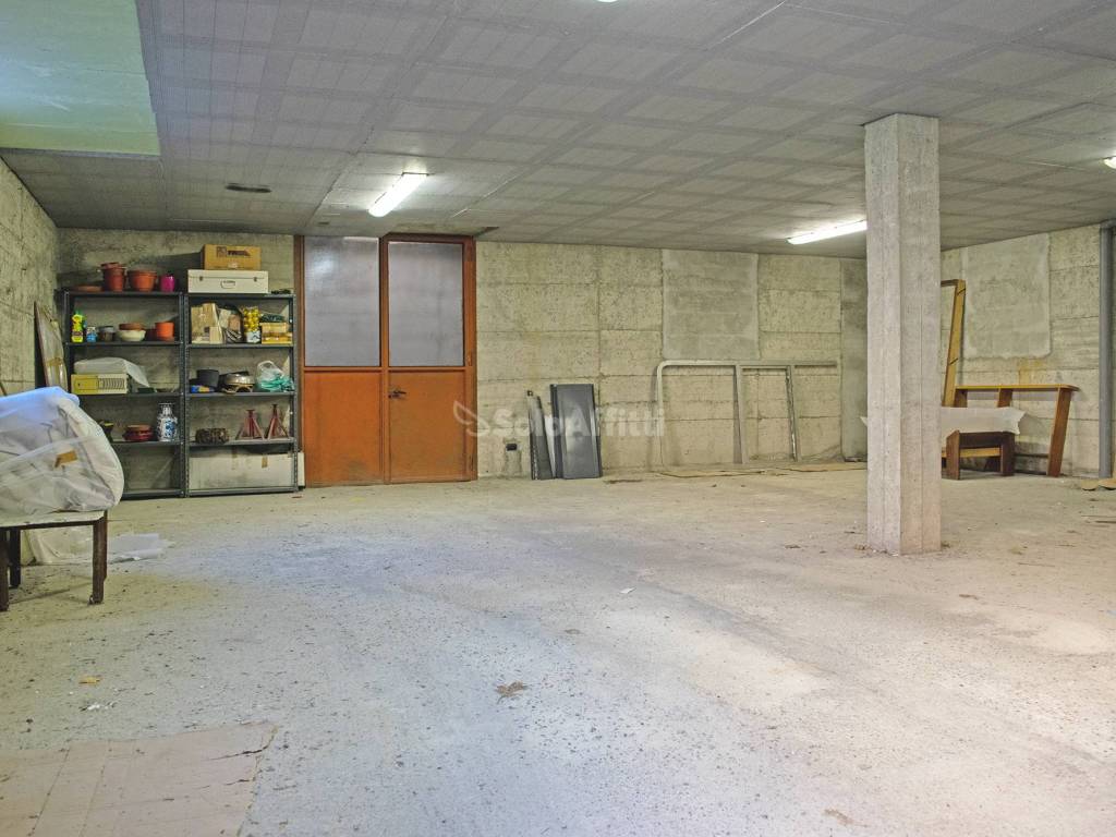 locale commerciale in affitto a Mariano Comense