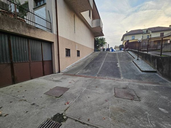 locale commerciale in affitto a Mariano Comense