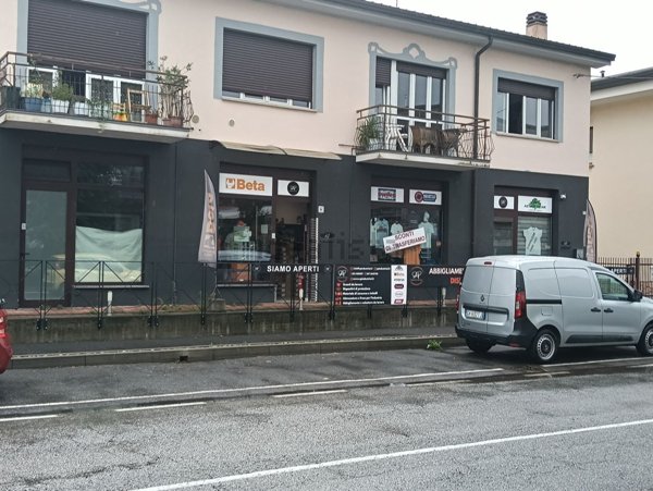 negozio in affitto a Mariano Comense