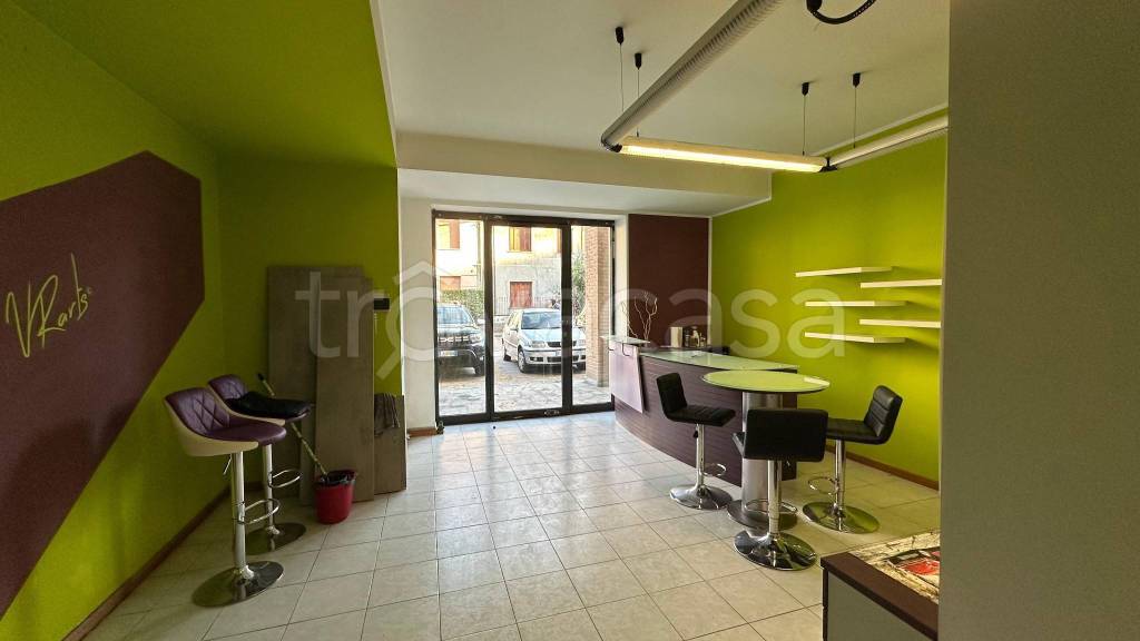 negozio in affitto a Mariano Comense