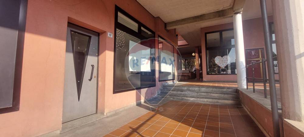 negozio in affitto a Mariano Comense