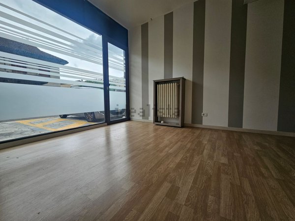 locale commerciale in affitto a Mariano Comense