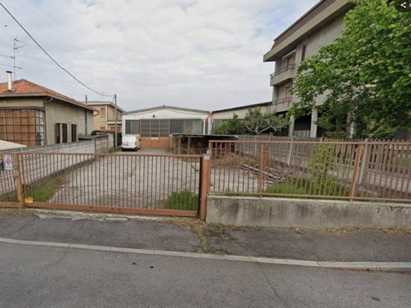 locale commerciale in affitto a Mariano Comense