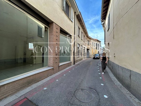 negozio in affitto a Mariano Comense