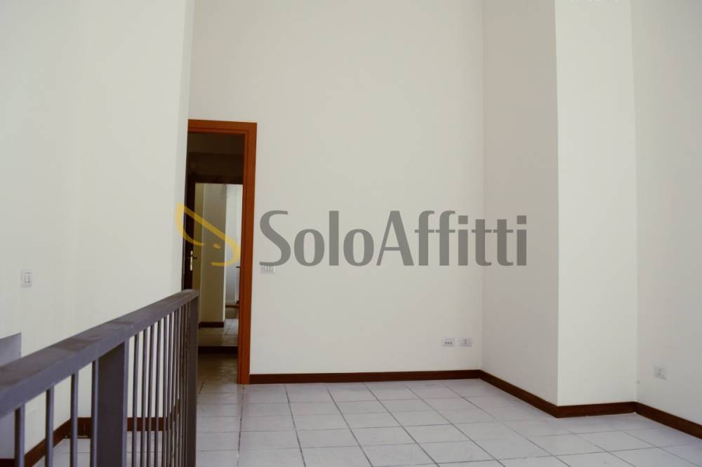 negozio in affitto a Mariano Comense