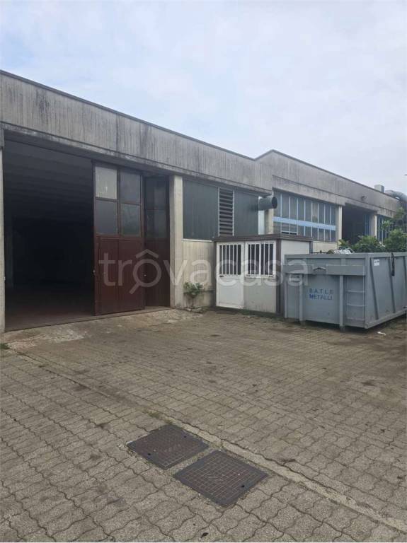 locale commerciale in affitto a Mariano Comense