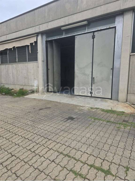 negozio in affitto a Mariano Comense