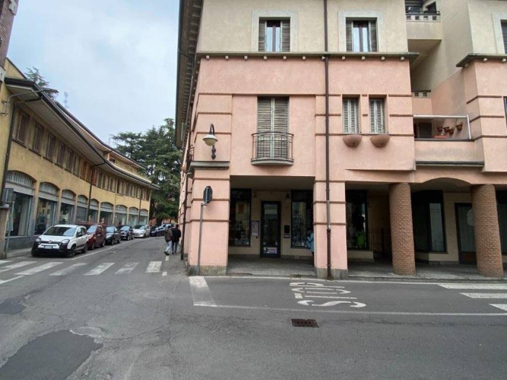 negozio in affitto a Mariano Comense
