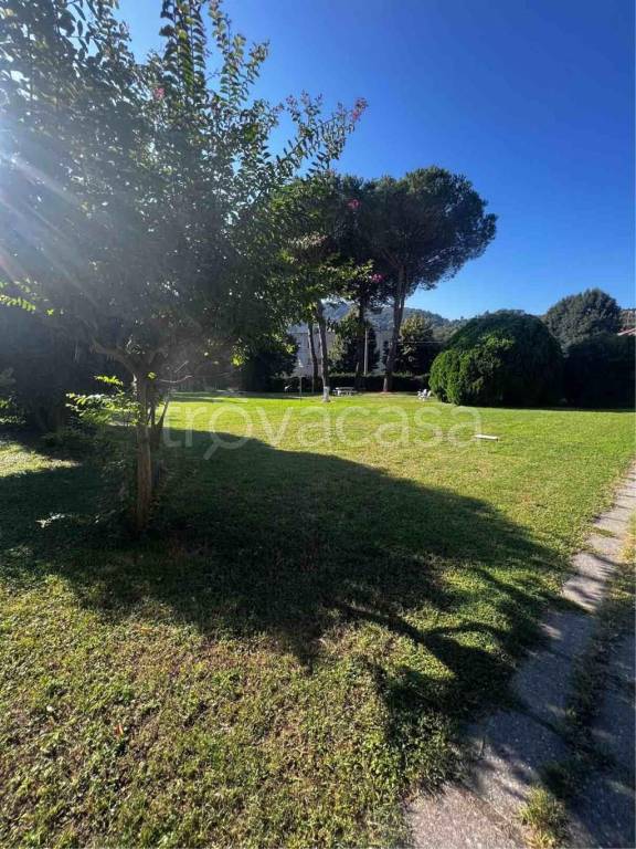 appartamento in affitto a Maslianico