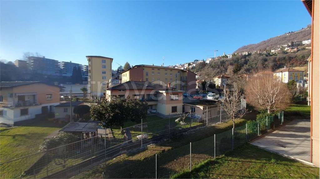 appartamento in affitto a Maslianico