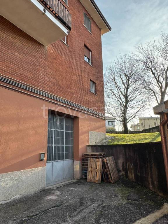 locale commerciale in affitto a Merone