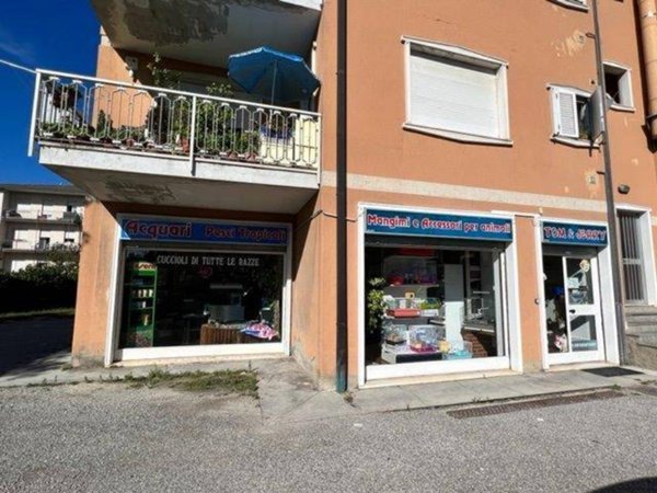 locale commerciale in affitto a Merone