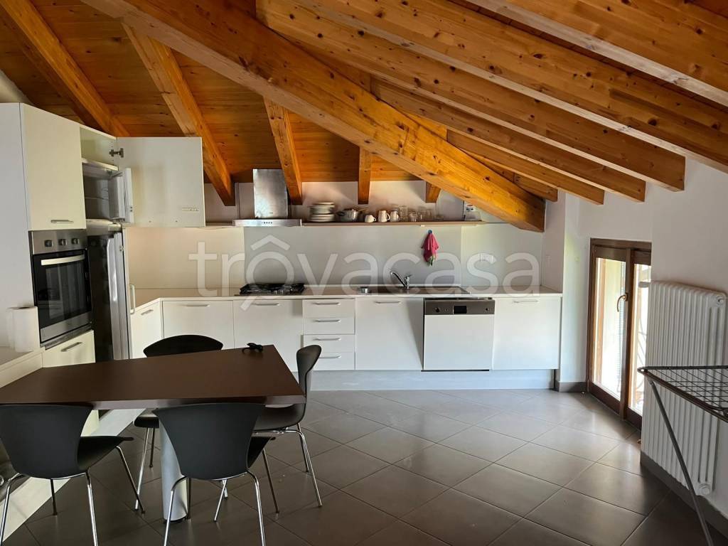 appartamento in affitto a Moltrasio