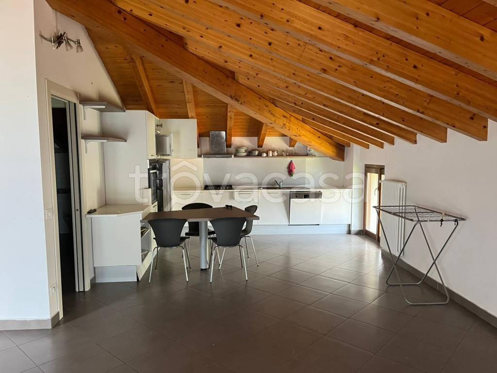 appartamento in affitto a Moltrasio