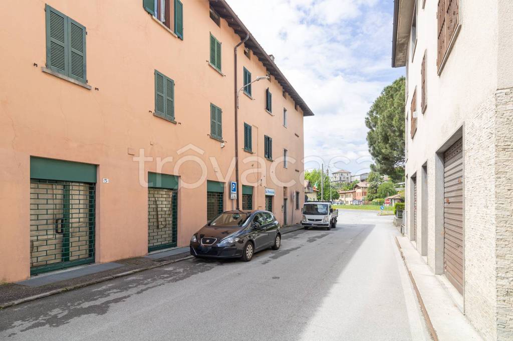 negozio in affitto a Monguzzo