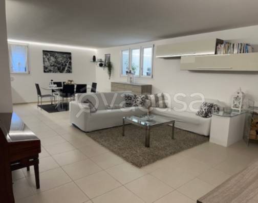 appartamento in affitto a Montano Lucino
