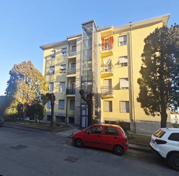 appartamento in affitto a Montano Lucino