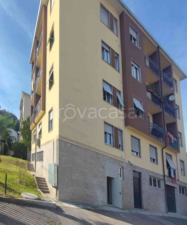 locale commerciale in affitto a Montano Lucino in zona Lucino