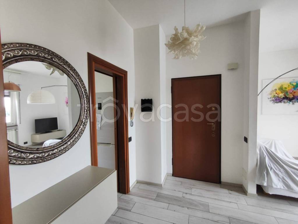 appartamento in affitto a Montano Lucino in zona Lucino