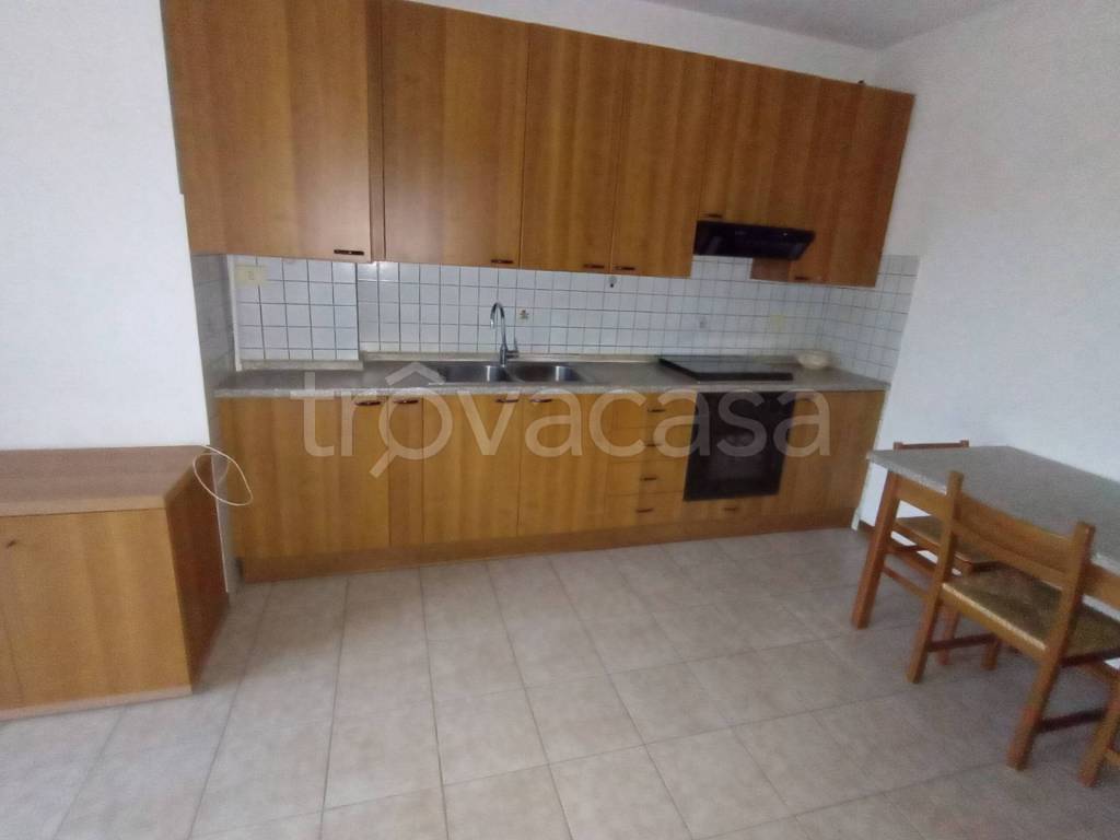 appartamento in affitto a Montano Lucino in zona Lucino