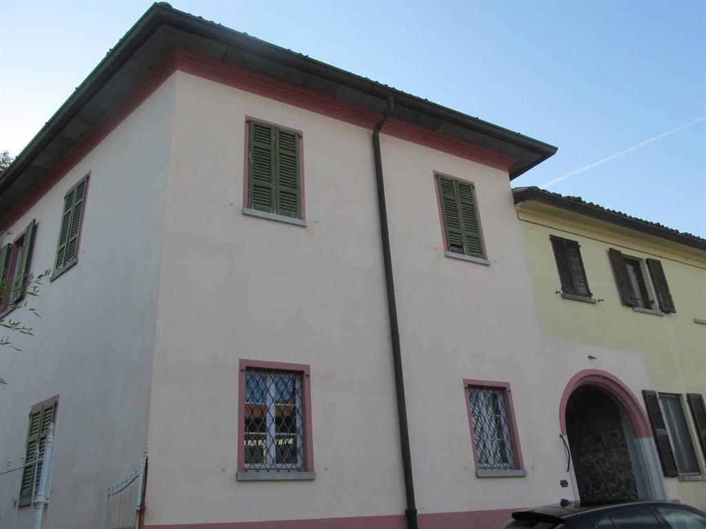 appartamento in affitto a Montano Lucino in zona Lucino