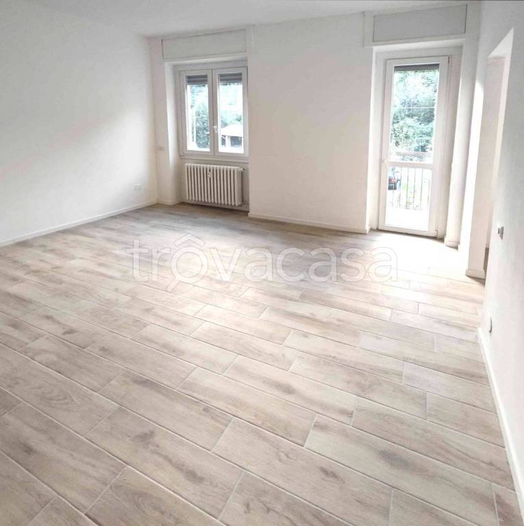 appartamento in affitto a Montano Lucino in zona Lucino