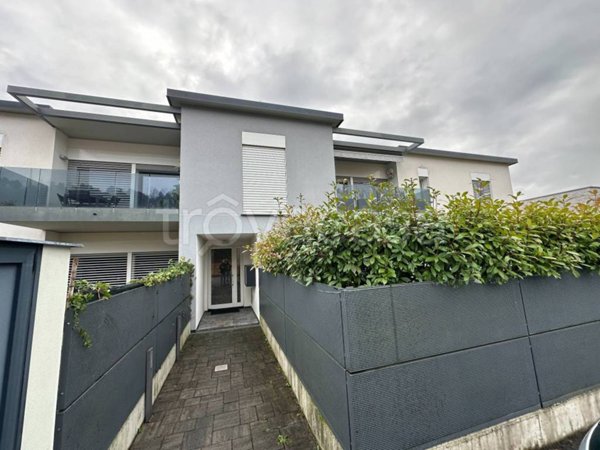 appartamento in affitto a Montano Lucino in zona Montano