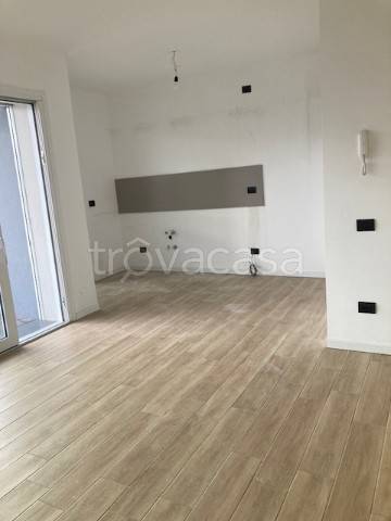 appartamento in affitto a Montano Lucino