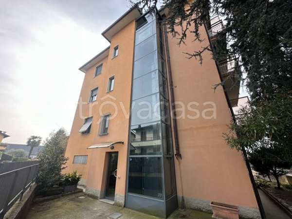 appartamento in affitto a Montano Lucino in zona Lucino