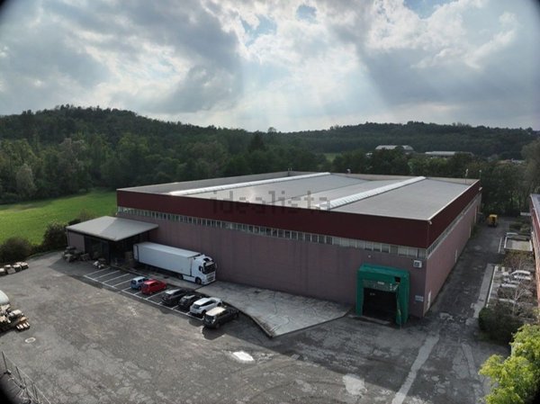 locale di sgombero in affitto a Montano Lucino