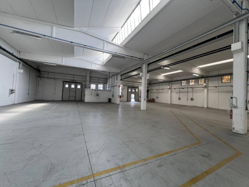 locale commerciale in affitto a Mozzate