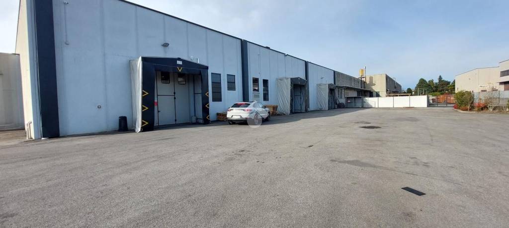 capannone in affitto a Mozzate