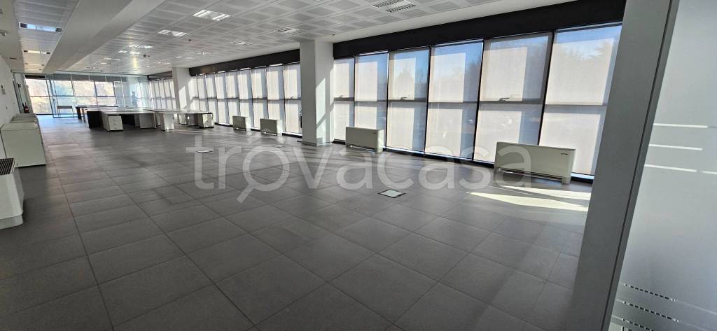 locale commerciale in affitto ad Olgiate Comasco
