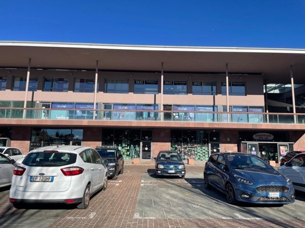negozio in affitto ad Olgiate Comasco