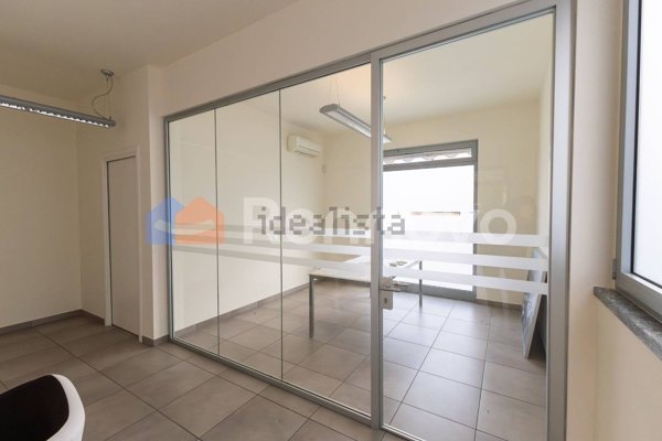 ufficio in affitto ad Olgiate Comasco
