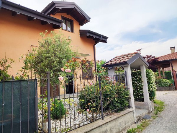 casa indipendente in affitto ad Olgiate Comasco