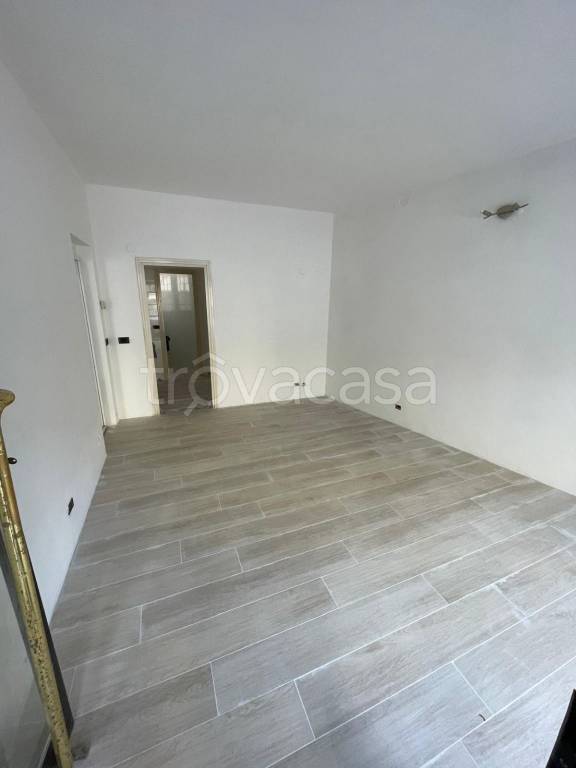 negozio in affitto ad Olgiate Comasco